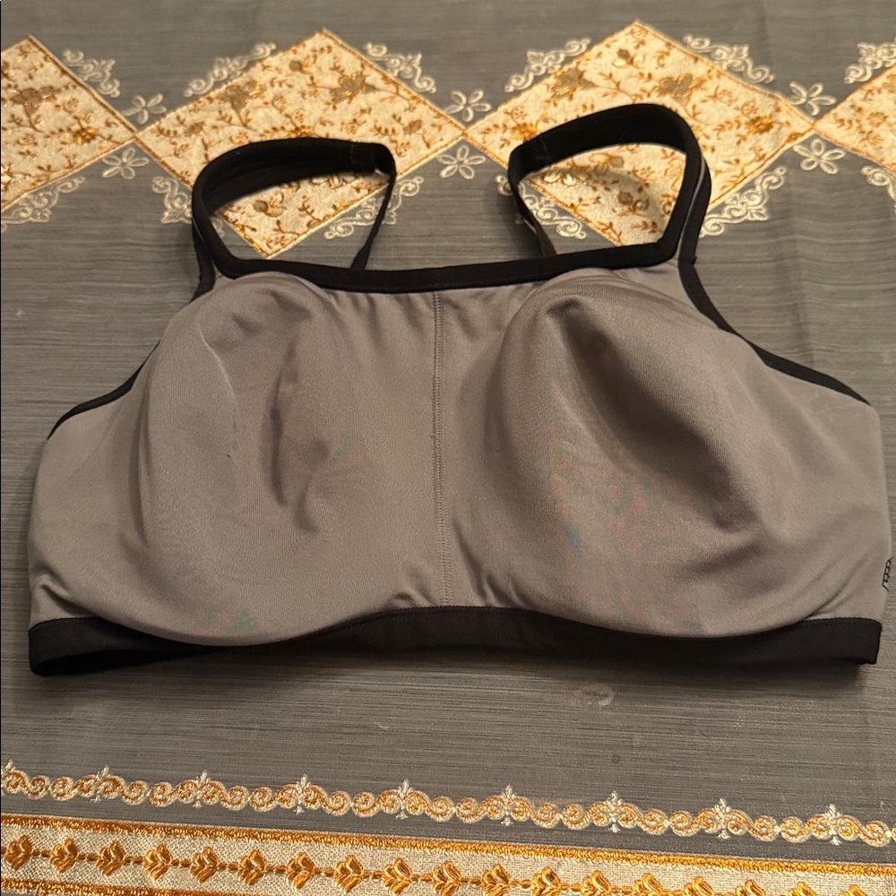 Natori Gray and Black Bra SZ 36DD